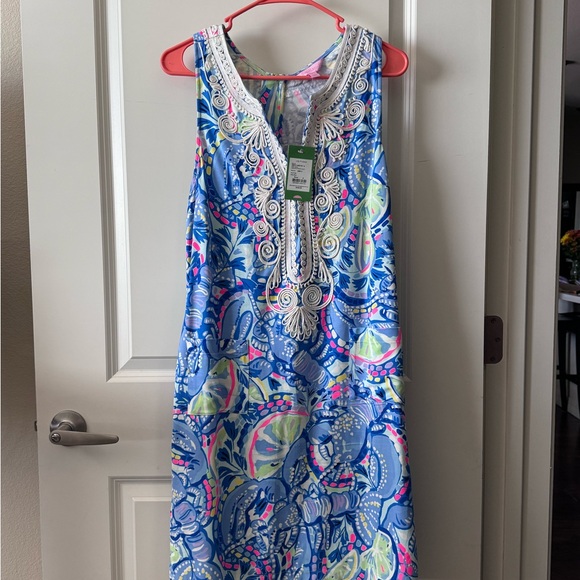 Lilly Pulitzer Dresses & Skirts - Lily Pulitzer Vibrant Sleeveless Dress with Intricate Neckline